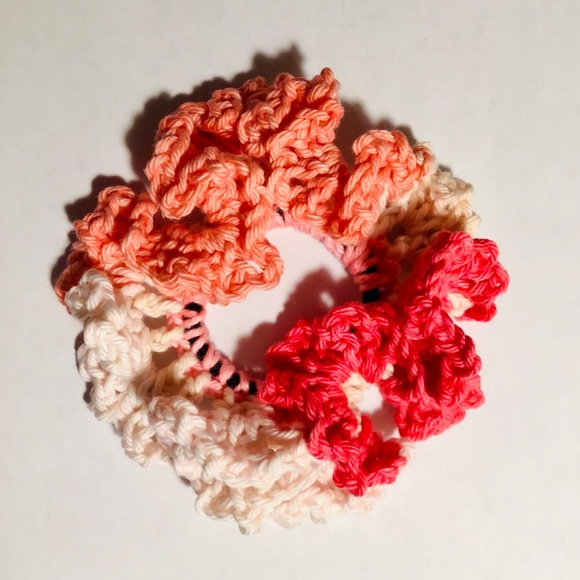 Set of Handmade Crochet Hair Scrunches in  Pink and Cream  NIP - Picture 8 of 9